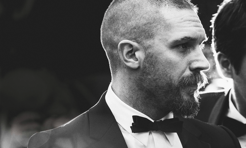 Здесь и не узнать Тома Харди