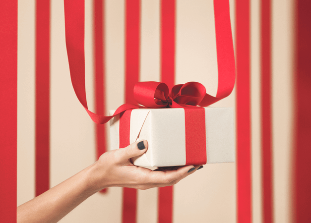 Какие подарки дарить коллегам, а какие - руководителю