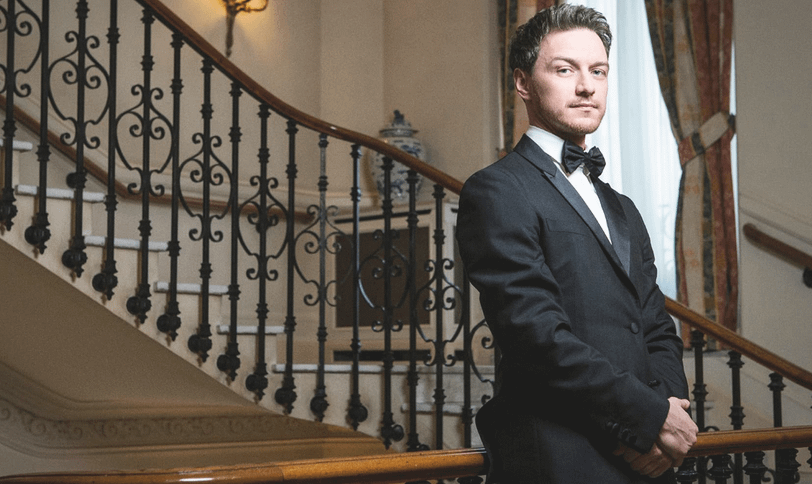 Джеймс Макэвой в роли в фильме про королевскую семью