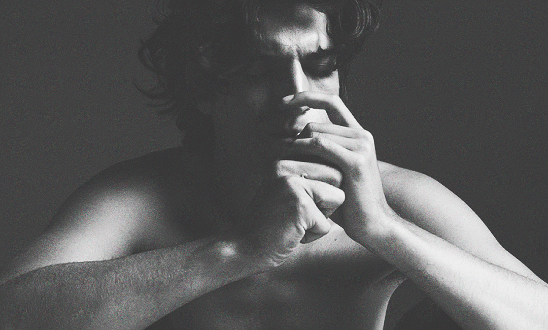 Луи Гаррель черно белая фотосессия