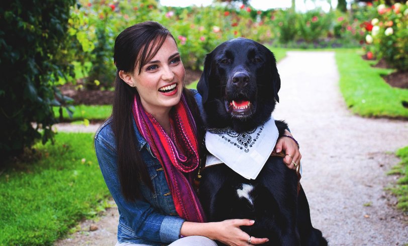 Слепая девушка Молли Берк