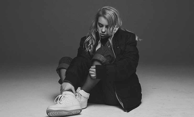 Билли Айлиш для фотосессии