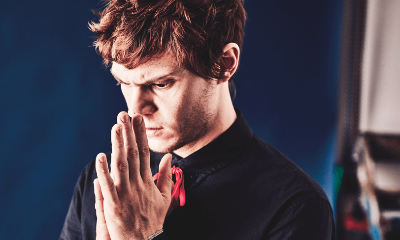 "Волосы серфера" Эвана Питерса - это прическа растрепанного типа