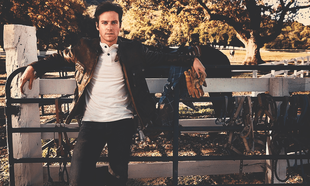 Арми Хаммер как-будто из рекламы парфюма