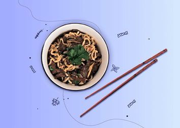 Блюдо дня: китайская лапша с говядиной, имбирём и кинзой