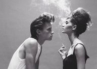 Сколько бы вы до этого не переписывались в интернете, встречаясь в жизни, вы начинаете знакомство заново